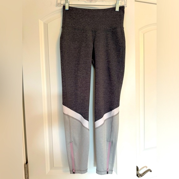 Old Navy Active High Waisted Leggings EUC Gray Athletic Activewear Zip - Picture 1 of 11